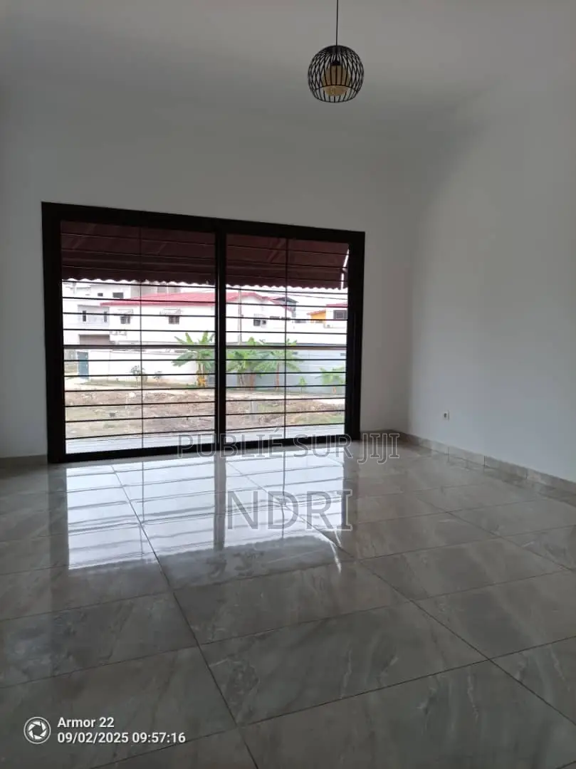 5chbre Duplex dans Building House, Bingerville à Louer