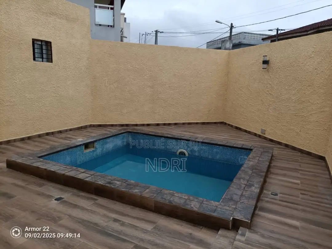 5chbre Duplex dans Building House, Bingerville à Louer