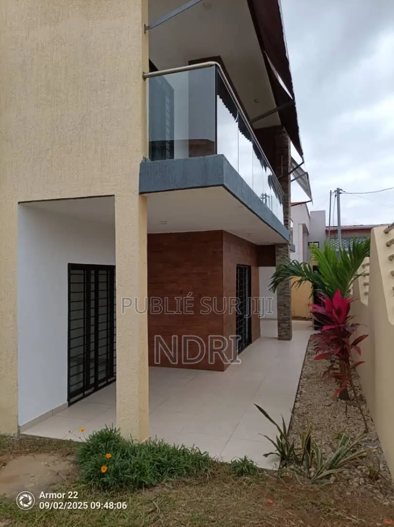 5chbre Duplex dans Building House, Bingerville à Louer