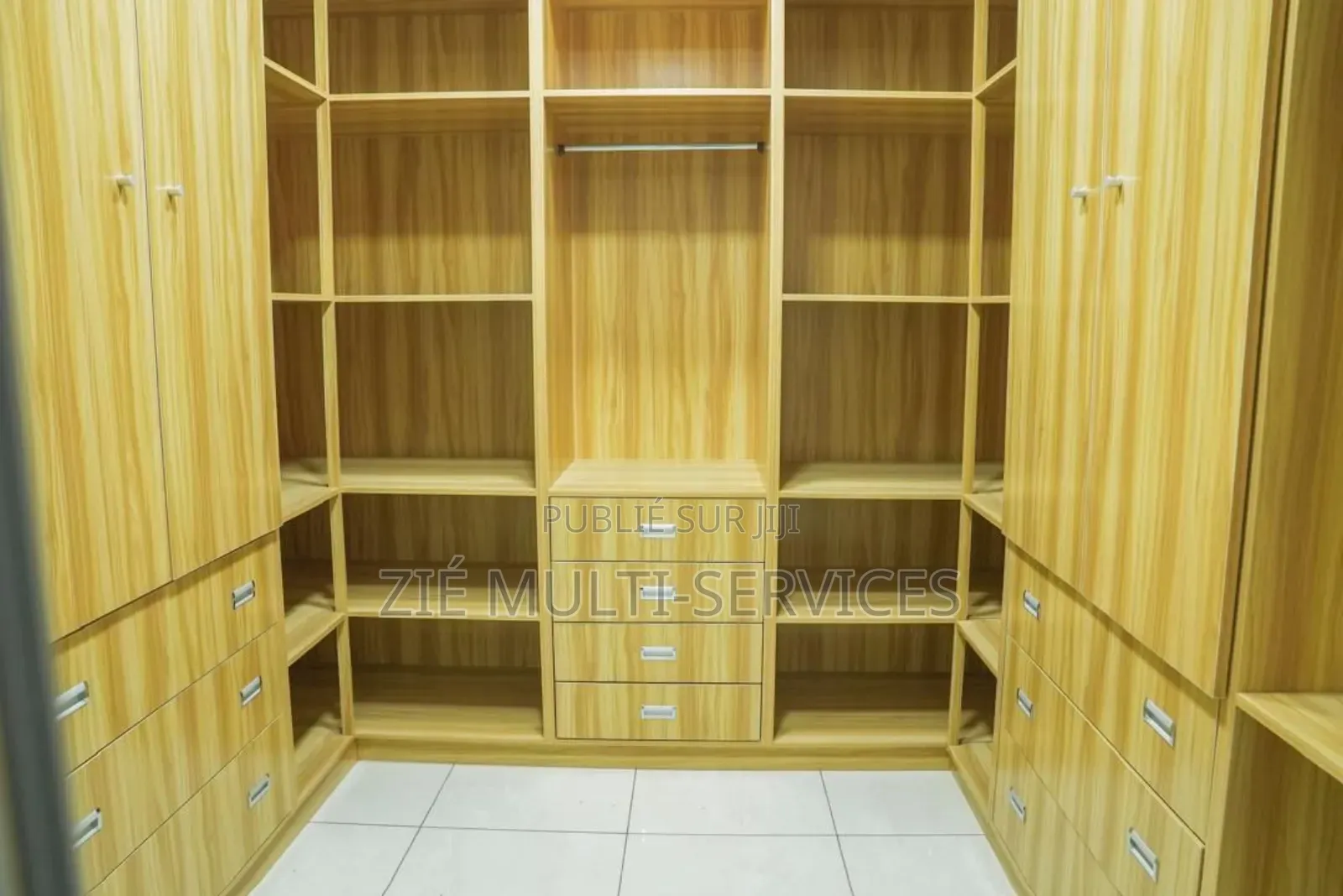 Furnished 10chbre Duplex dans Zié Multi-Service, Cocody à Vendre