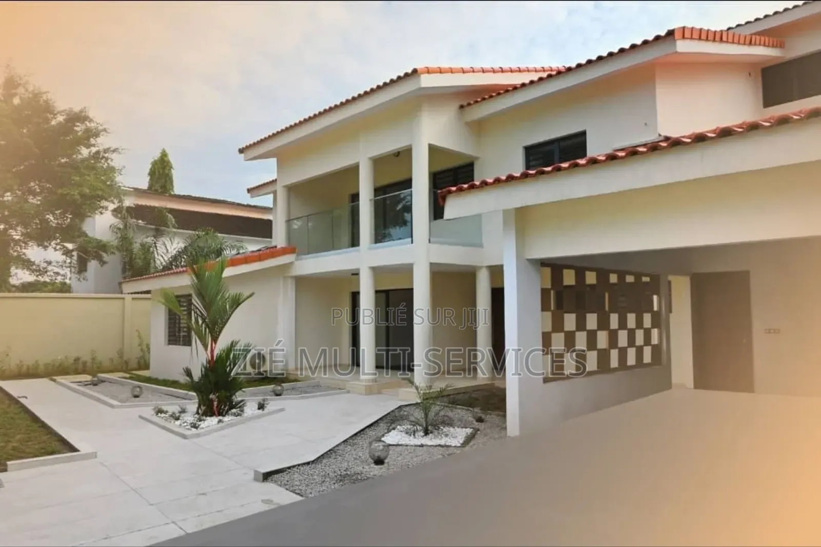 Furnished 10chbre Duplex dans Zié Multi-Service, Cocody à Vendre