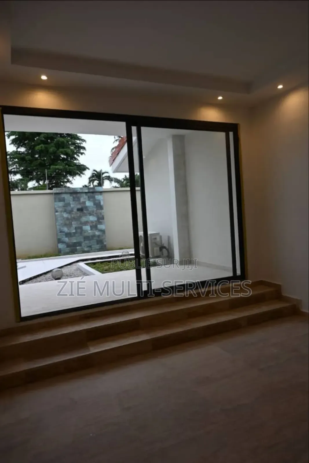 Furnished 10chbre Duplex dans Zié Multi-Service, Cocody à Vendre