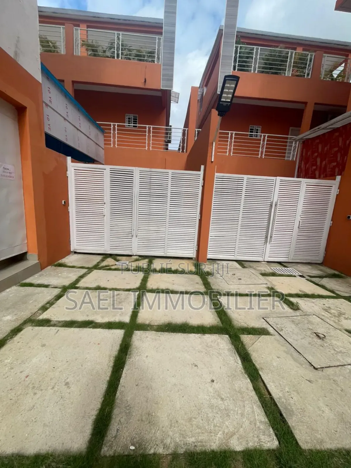 5chbre Villa dans Sael, Cocody à Louer