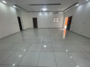 5chbre Villa dans Sael, Cocody à Louer