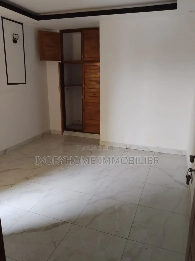 2chbre Appartement dans Cocody à Louer