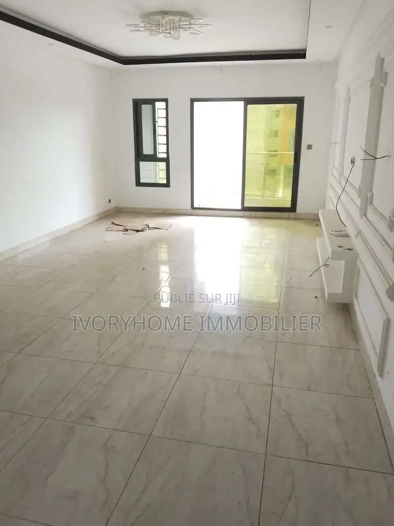 2chbre Appartement dans Cocody à Louer