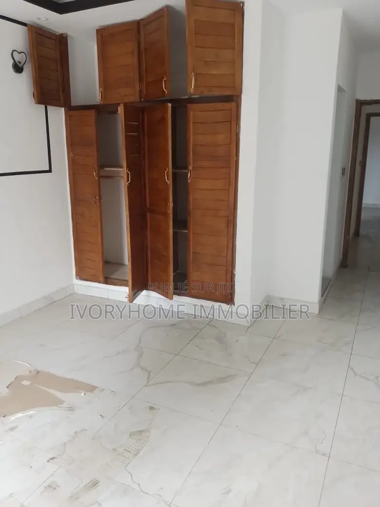 2chbre Appartement dans Cocody à Louer