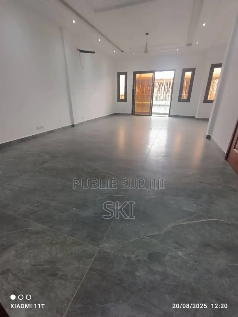 2chbre Appartement dans Cocody à Louer