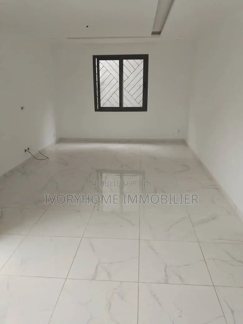 2chbre Appartement dans Cocody à Louer