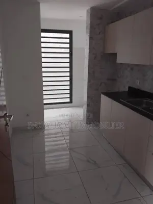 2chbre Appartement dans Cocody à Louer