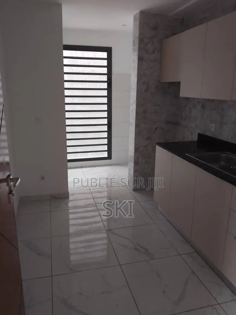 2chbre Appartement dans Cocody à Louer