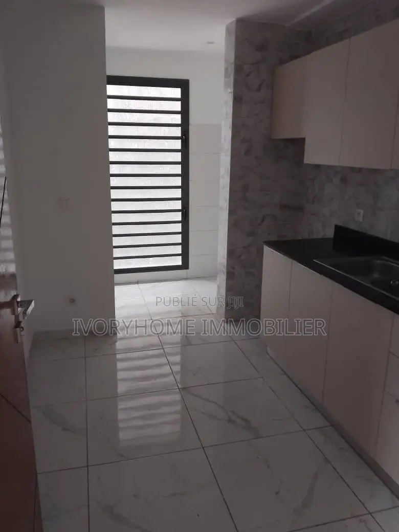 2chbre Appartement dans Cocody à Louer