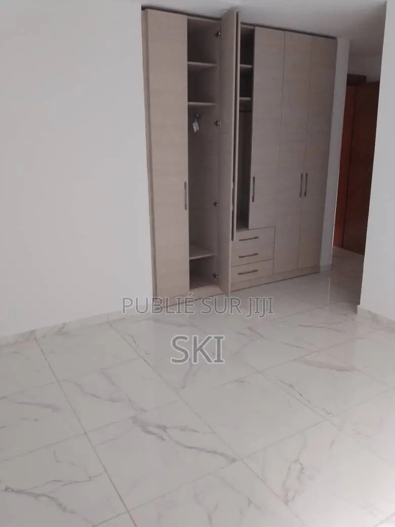 2chbre Appartement dans Cocody à Louer