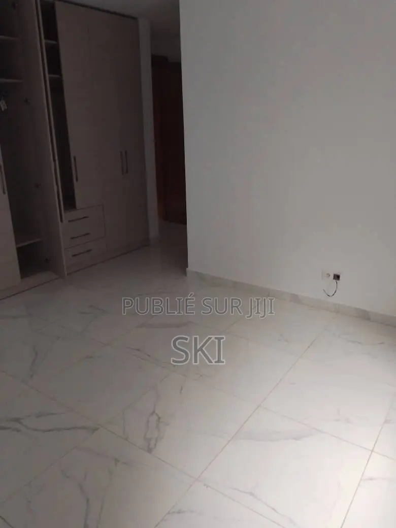 2chbre Appartement dans Cocody à Louer