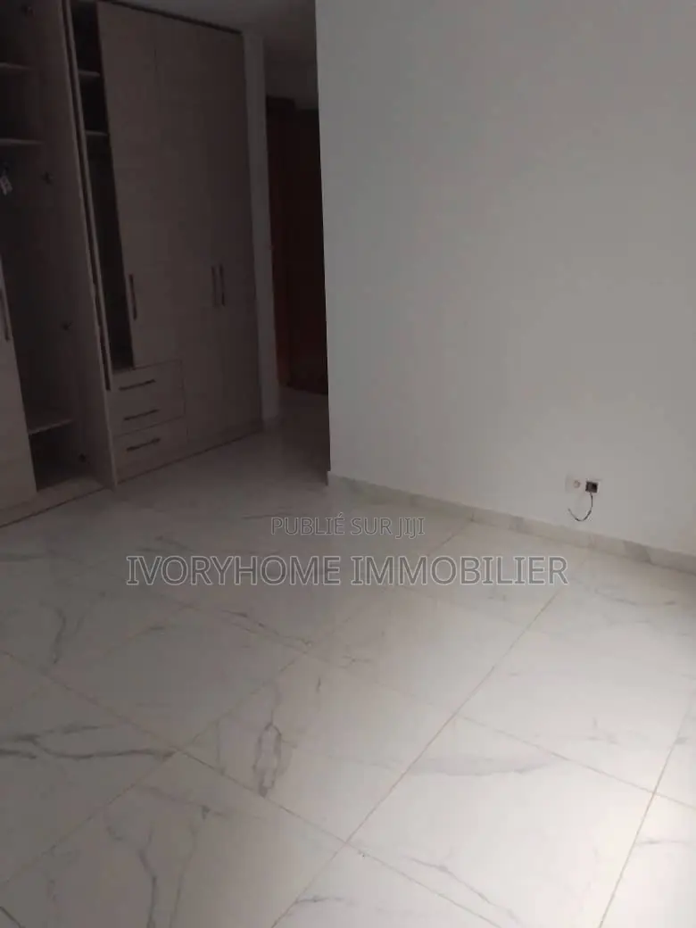 2chbre Appartement dans Cocody à Louer