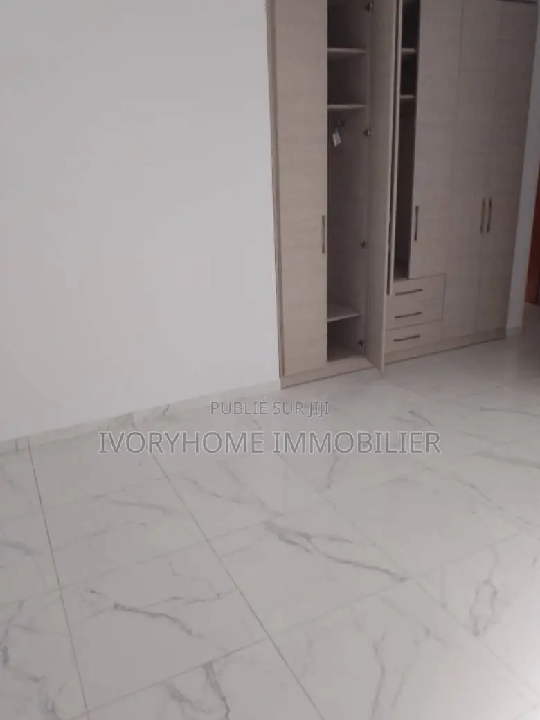 2chbre Appartement dans Cocody à Louer