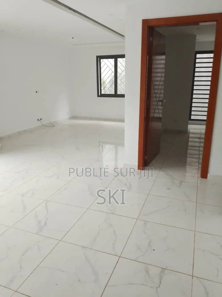 2chbre Appartement dans Cocody à Louer