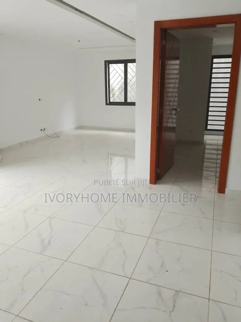 2chbre Appartement dans Cocody à Louer