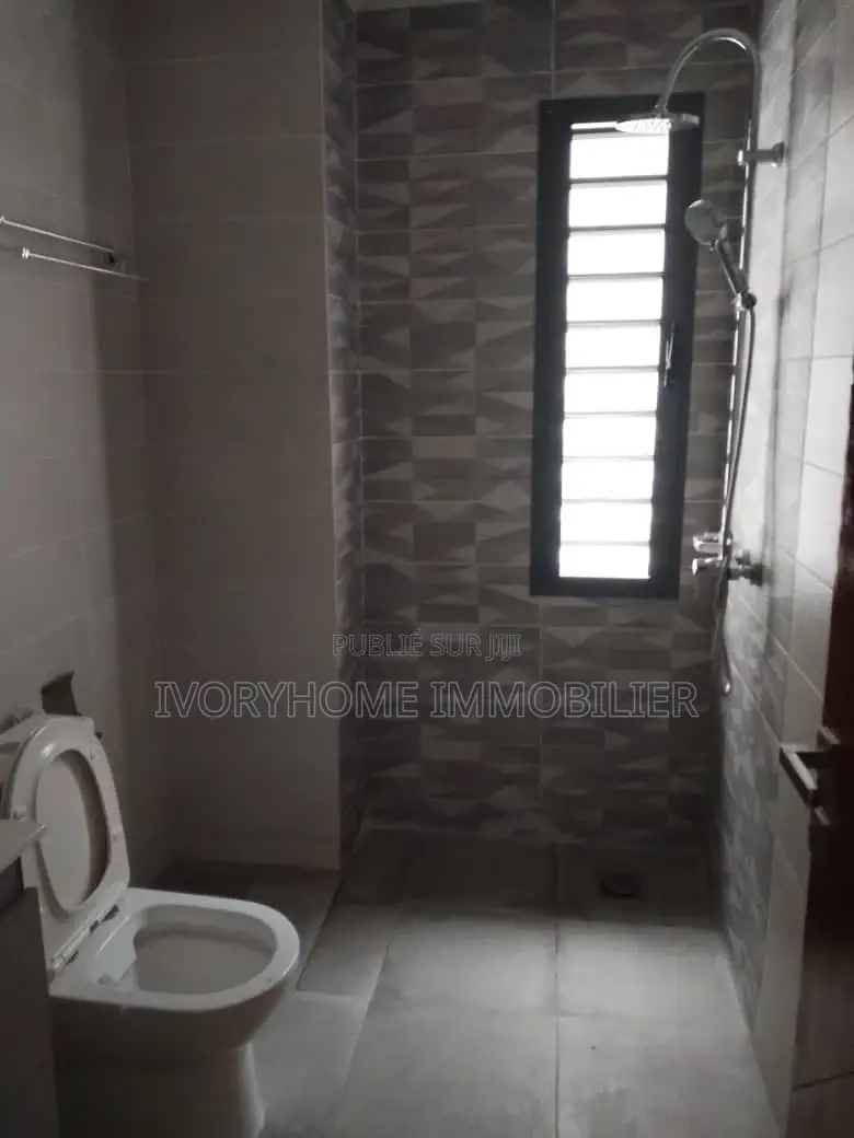 2chbre Appartement dans Cocody à Louer