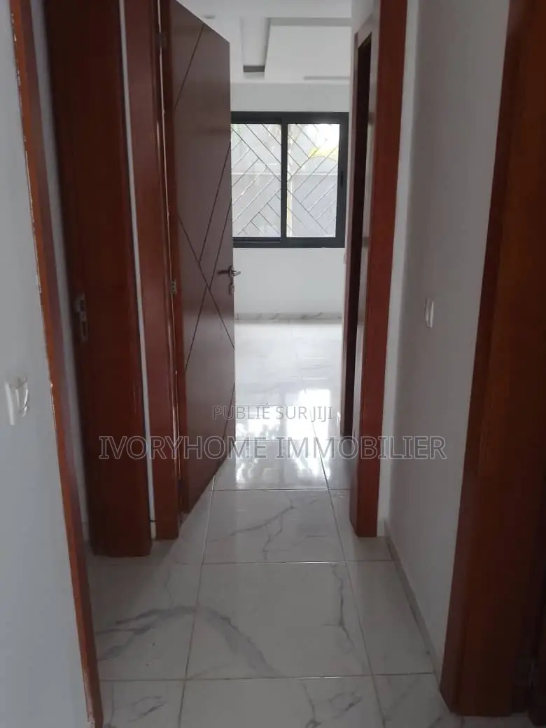 2chbre Appartement dans Cocody à Louer