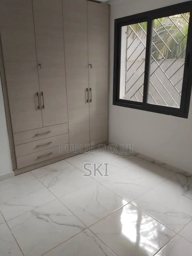 2chbre Appartement dans Cocody à Louer
