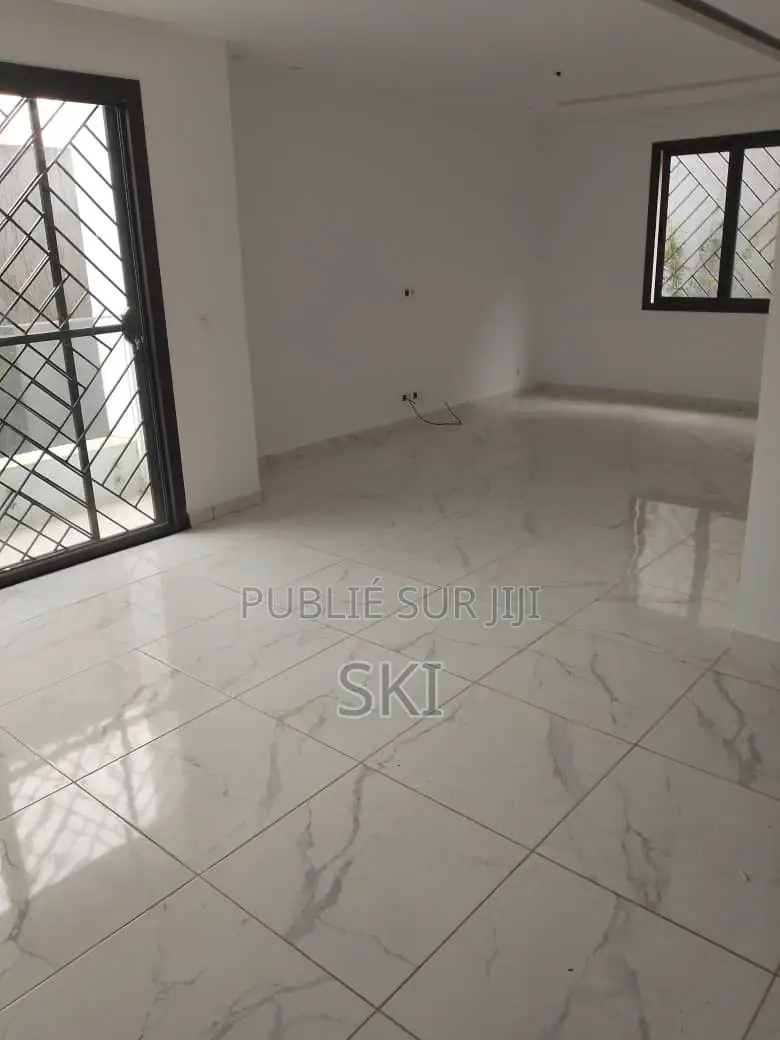 2chbre Appartement dans Cocody à Louer