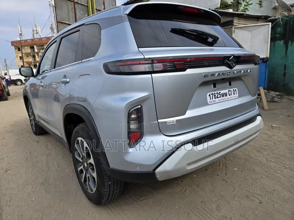 Suzuki Grand Vitara 2024 Gris