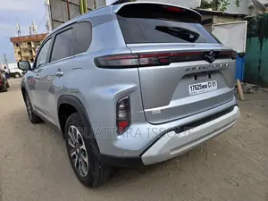 Photo - Suzuki Grand Vitara 2024 Gris