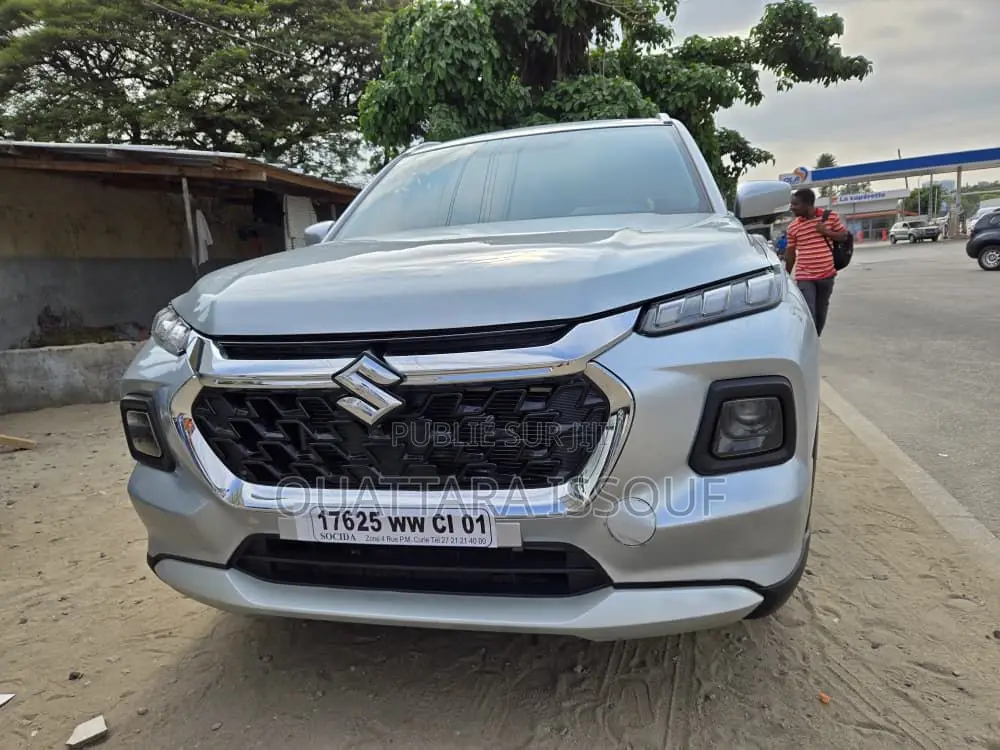 Suzuki Grand Vitara 2024 Gris