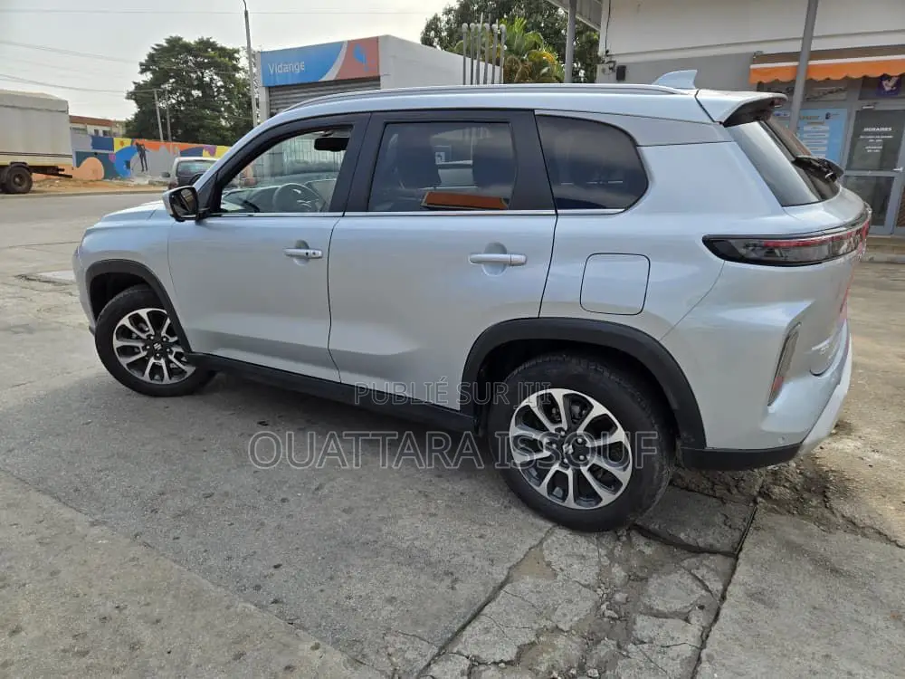 Suzuki Grand Vitara 2024 Gris