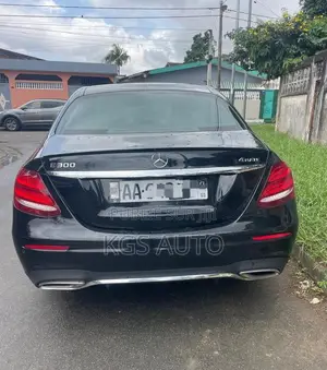 Mercedes-Benz C300 2020 Noir Mat