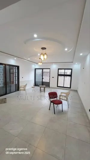 6chbre Duplex dans Bingerville Hôpital à Vendre