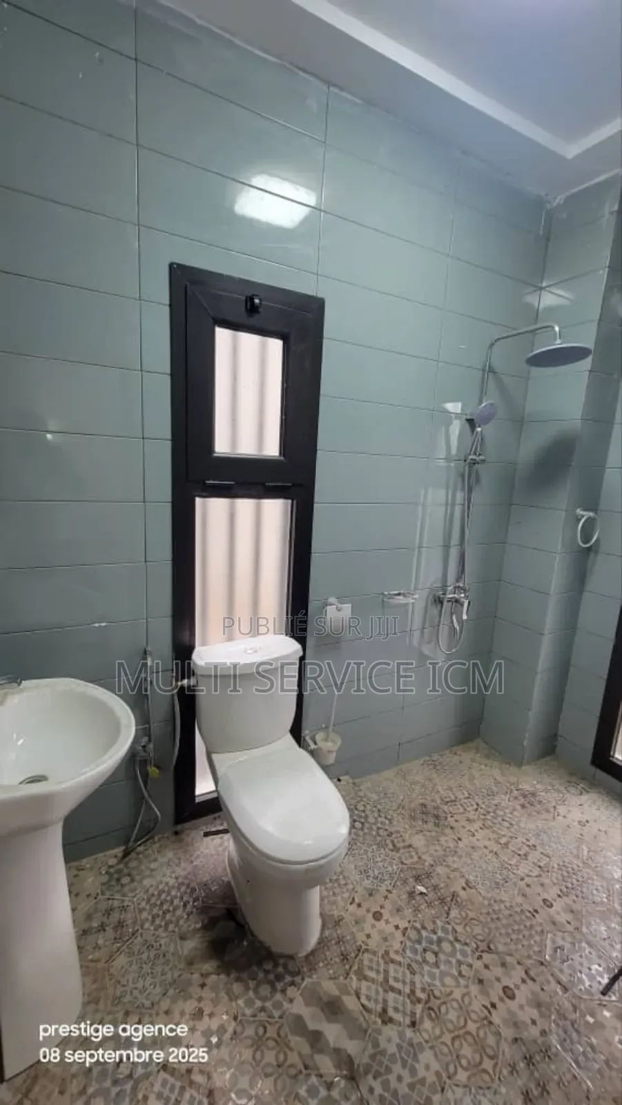 6chbre Duplex dans Bingerville Hôpital à Vendre