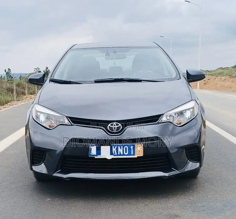 Toyota Corolla XLE 4dr Sedan (1.8L 4cyl CVT) 2017 Gris
