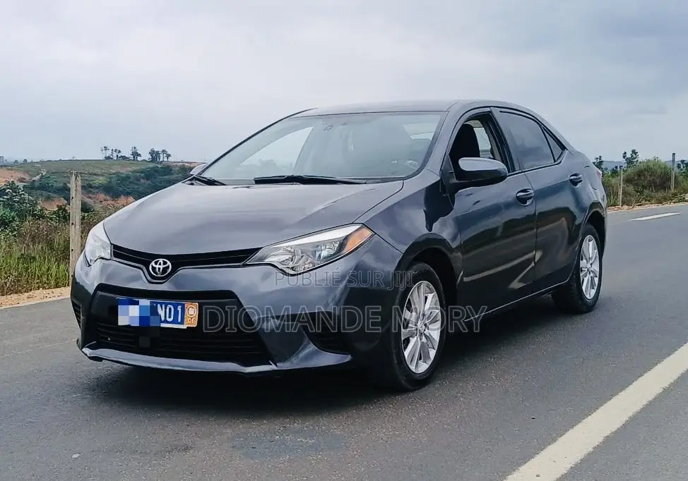 Toyota Corolla XLE 4dr Sedan (1.8L 4cyl CVT) 2017 Gris