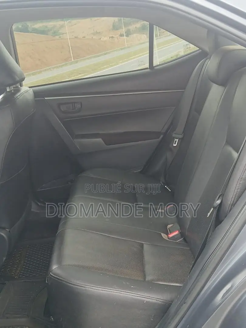 Toyota Corolla XLE 4dr Sedan (1.8L 4cyl CVT) 2017 Gris