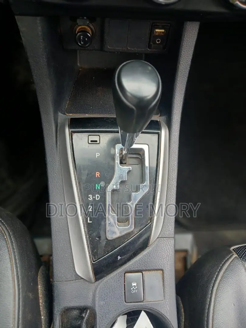 Toyota Corolla XLE 4dr Sedan (1.8L 4cyl CVT) 2017 Gris