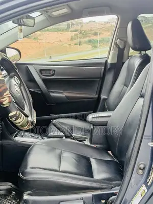 Toyota Corolla XLE 4dr Sedan (1.8L 4cyl CVT) 2017 Gris