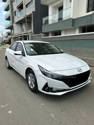 Photo - Hyundai Avante 2022 Blanc