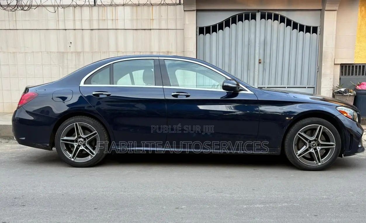 Mercedes-Benz C300 2021 Blue