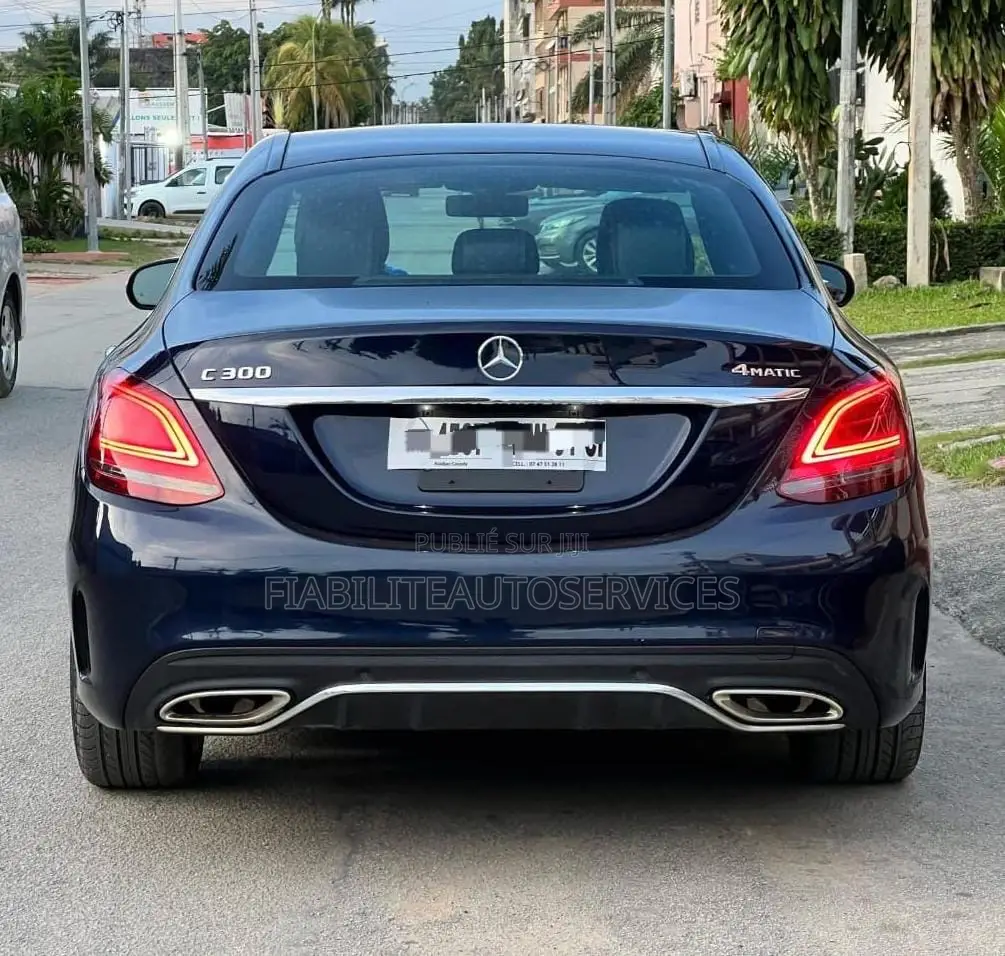 Mercedes-Benz C300 2021 Blue
