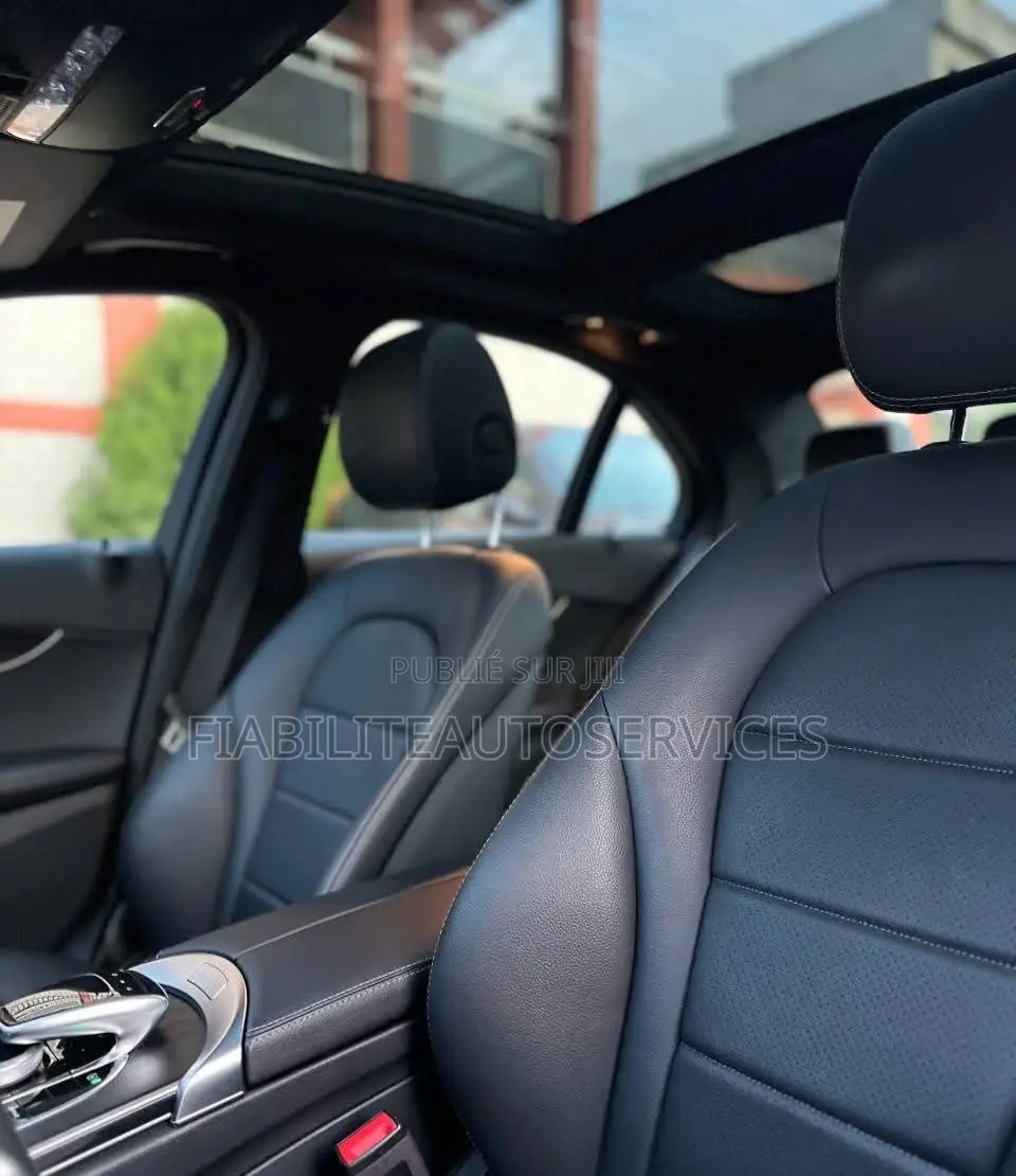 Mercedes-Benz C300 2021 Blue