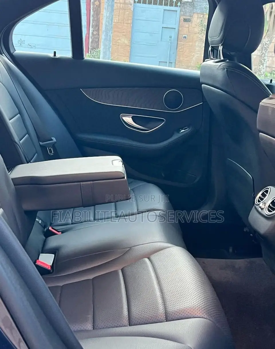 Mercedes-Benz C300 2021 Blue