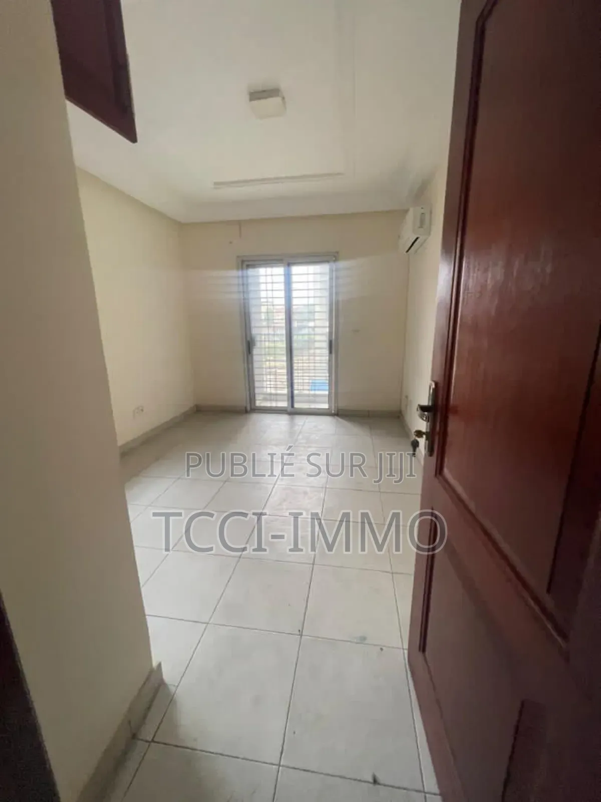 4chbre Appartement dans Tcci Sarl, Cocody à Louer