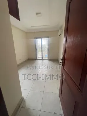 4chbre Appartement dans Tcci Sarl, Cocody à Louer