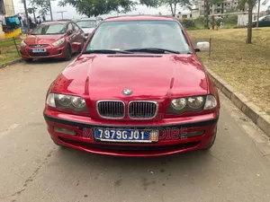 Photo - BMW 3 Series 2004 Rouge