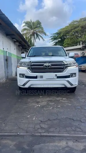 Photo - Toyota Land Cruiser 5.7 V8 VXR 2017 Blanc