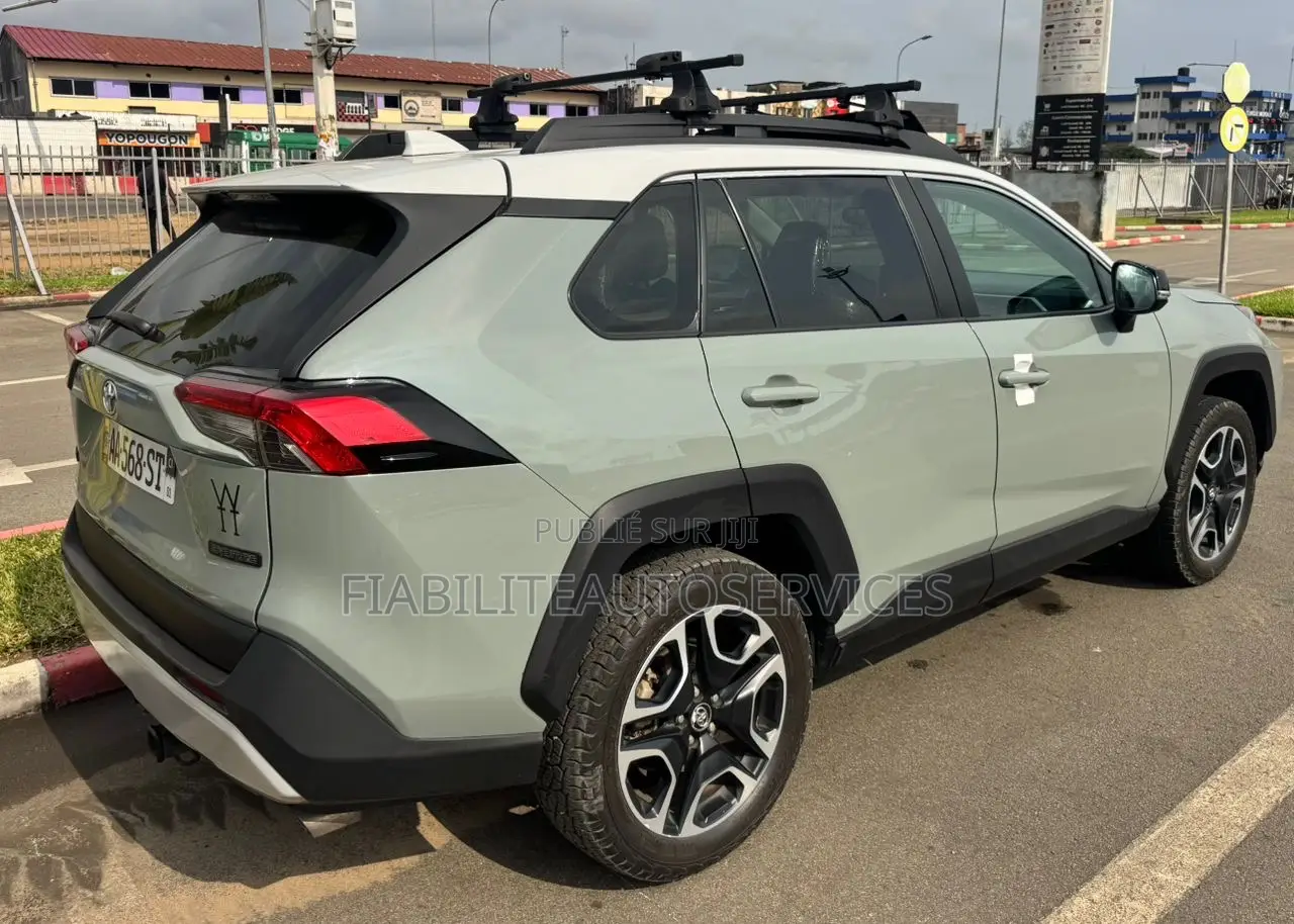 Toyota RAV4 Adventure 2021 Gris