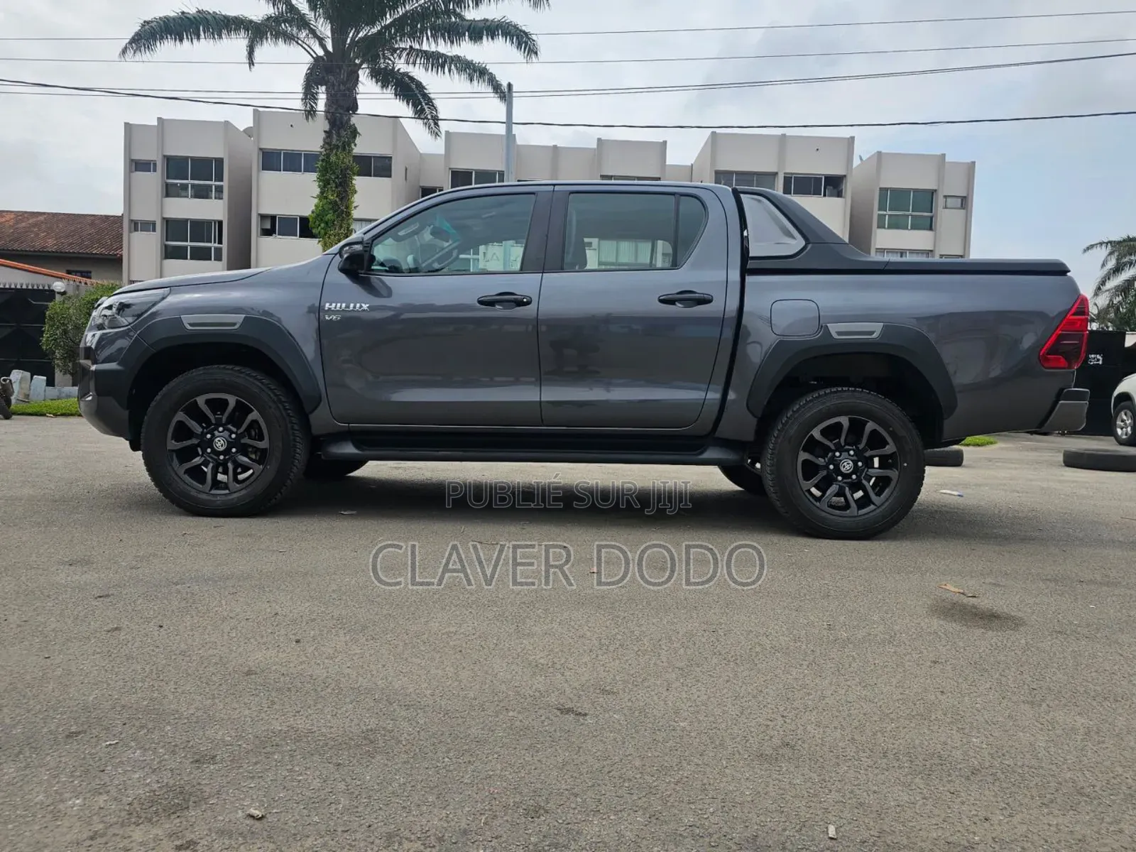 Toyota Hilux 2023 Gris