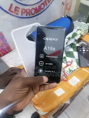 Oppo A18 128 GB Blue